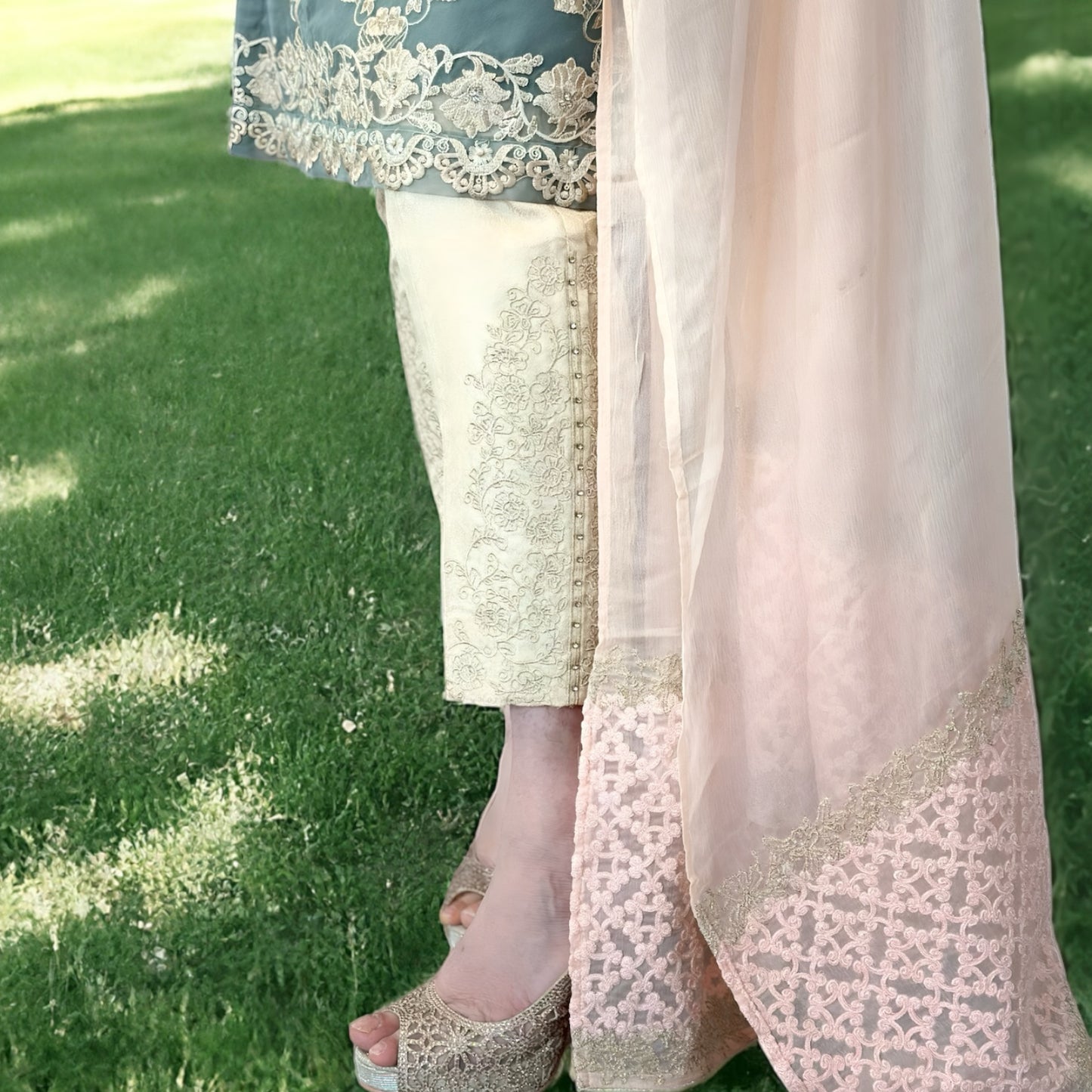 Elegant Opulence: Thread and Sitara Three-Piece Suit Set